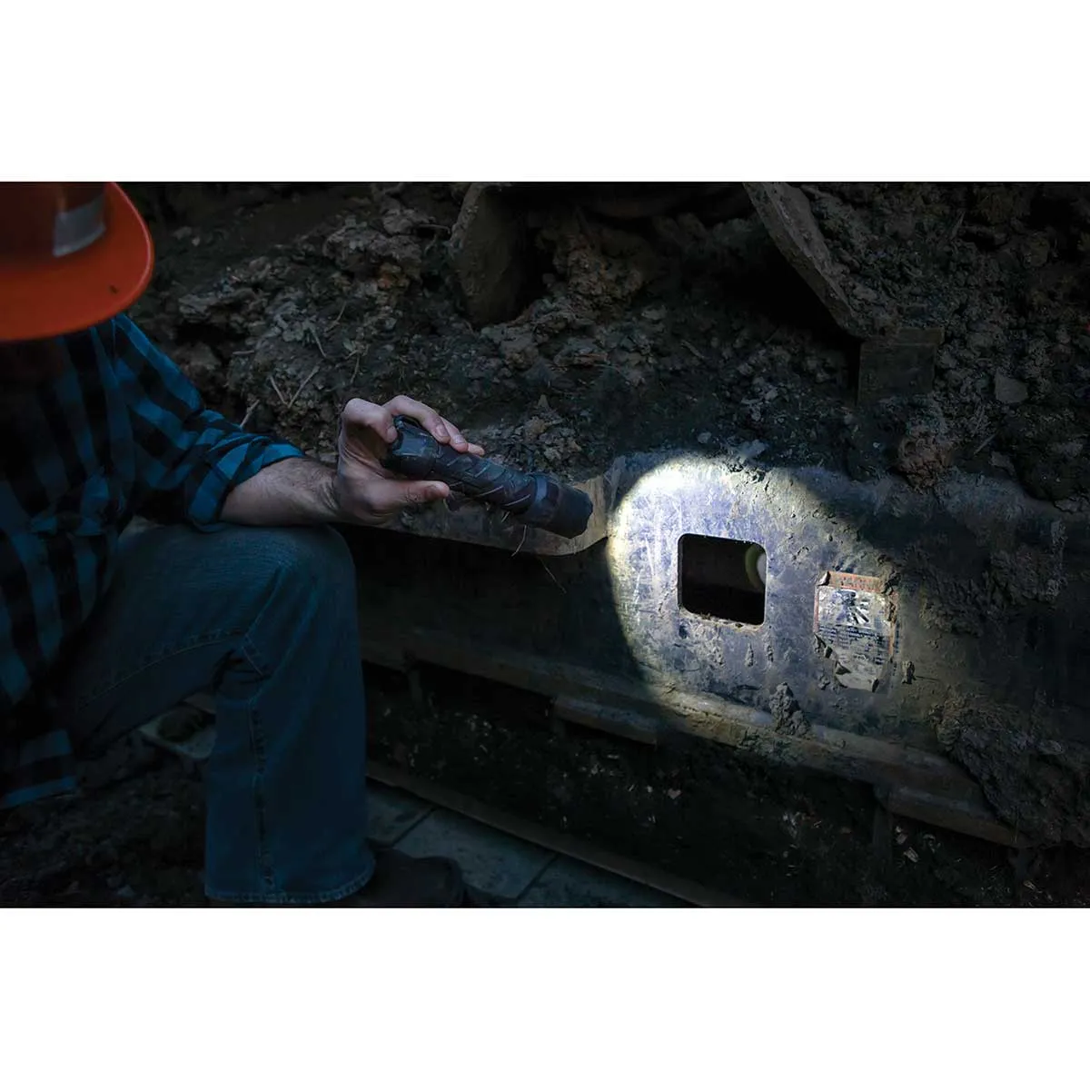 Coast LED Waterproof Focusing Flashlight -Polysteel 600